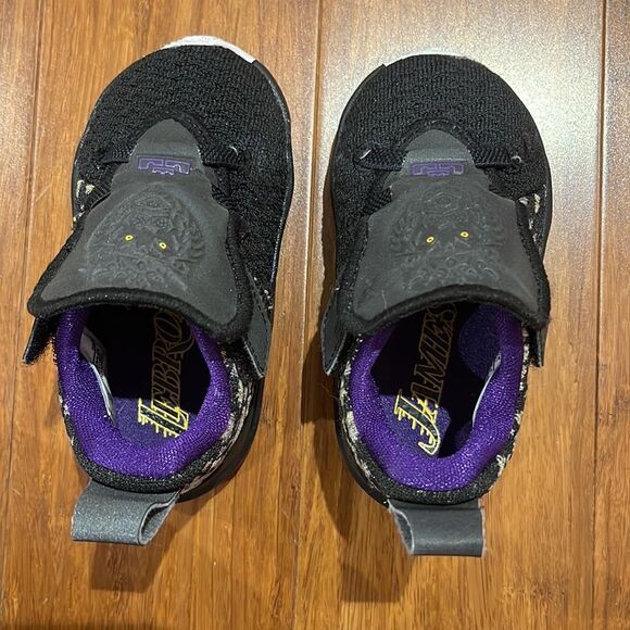 Lebron James Nike Running Shoes - Picture 4 of 7